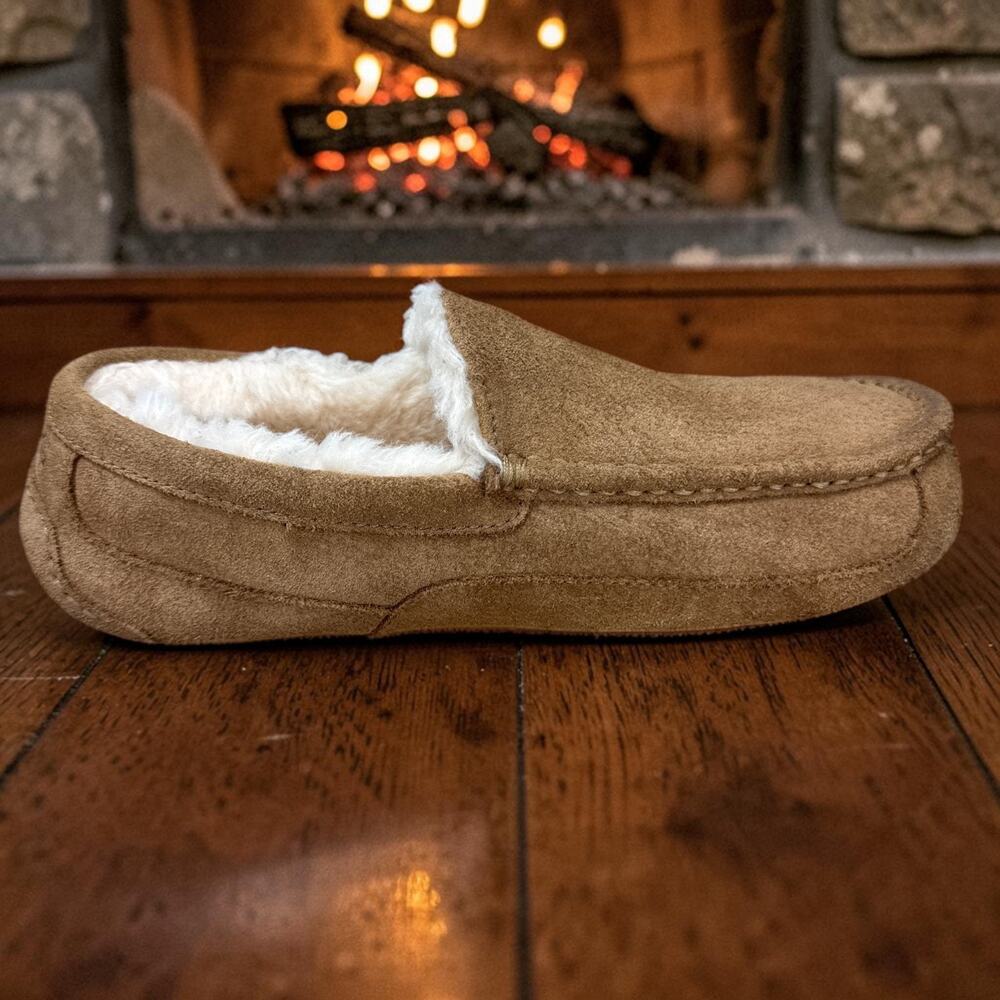 UGG Ascot Men 9 Chestnut Suede Shearling Moccasin Slippers Loafers 1101110 Cozy